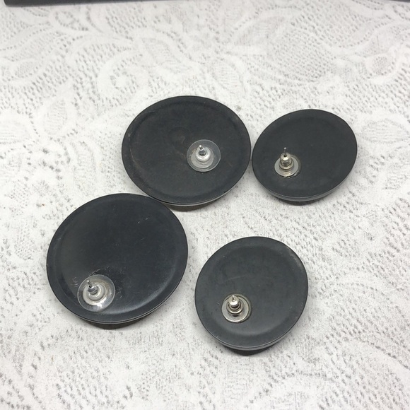 Bundle lot 2 vintage 80's 90's round button shape statement look earrings. - Picture 4 of 7